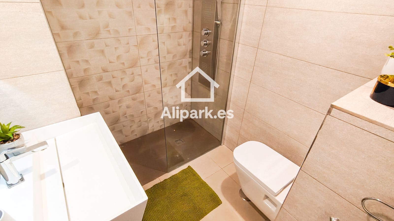 Piso de 3 habitaciones en Alicante / Alacant ciudad en alquiler - 1.750 € (Ref: 9453325)