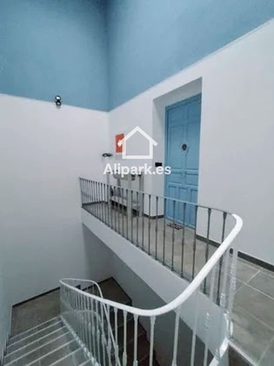 2 makuuhuone Omakotitalo myytävänä paikassa Alicante kaupunki - 630 000 € (Ref: 9453326)