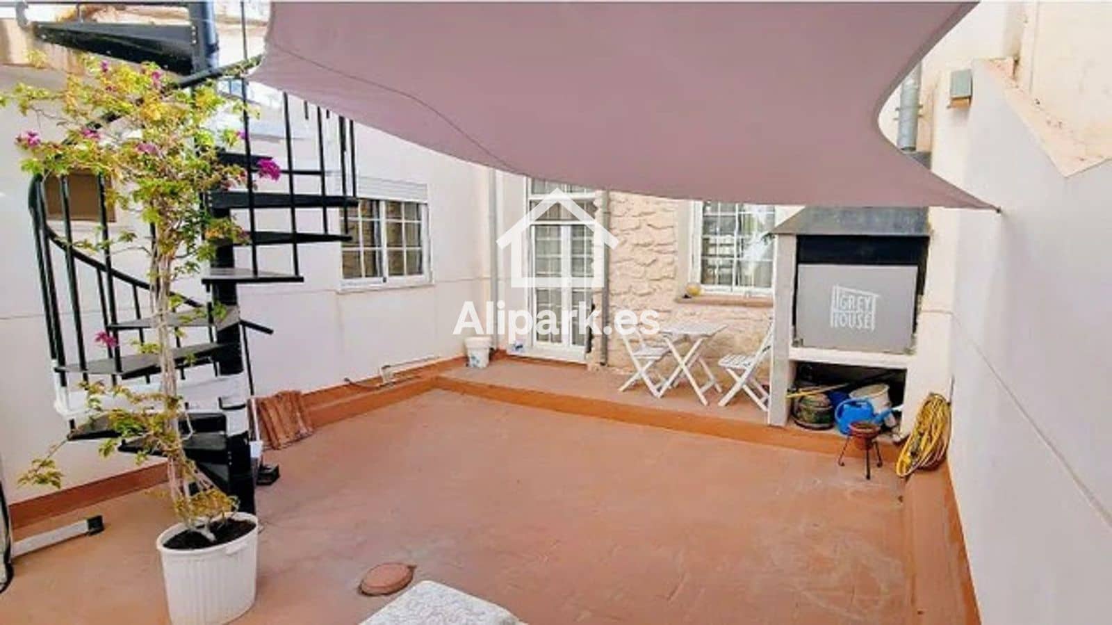 2 makuuhuone Omakotitalo myytävänä paikassa Alicante kaupunki - 630 000 € (Ref: 9453326)