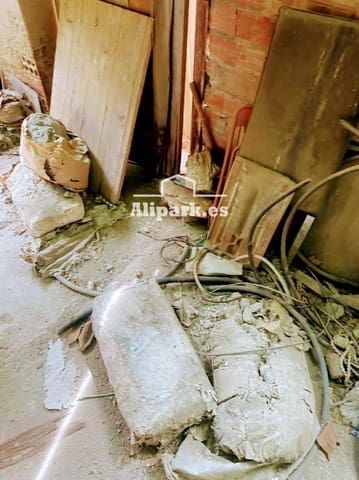 Omakotitalo myytävänä paikassa Florida Baja, Alicante kaupunki - 185 000 € (Ref: 9453329)