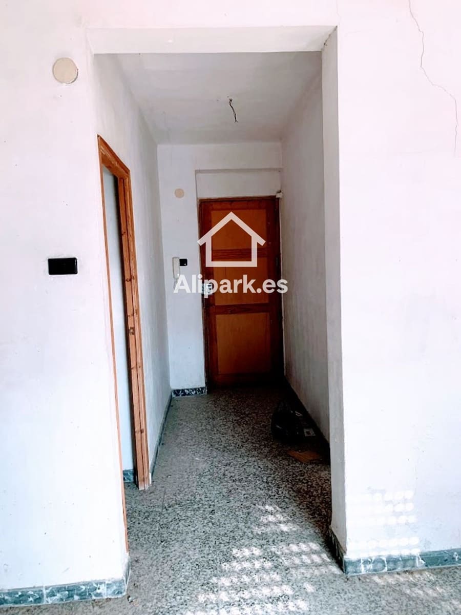 3 bedroom Flat for sale in Alcoy / Alcoi - € 48,000 (Ref: 9453330)