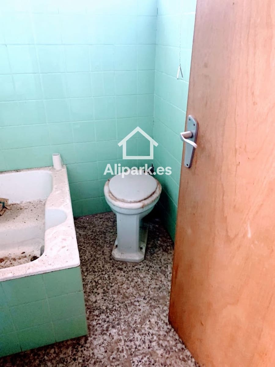 3 bedroom Flat for sale in Alcoy / Alcoi - € 48,000 (Ref: 9453330)