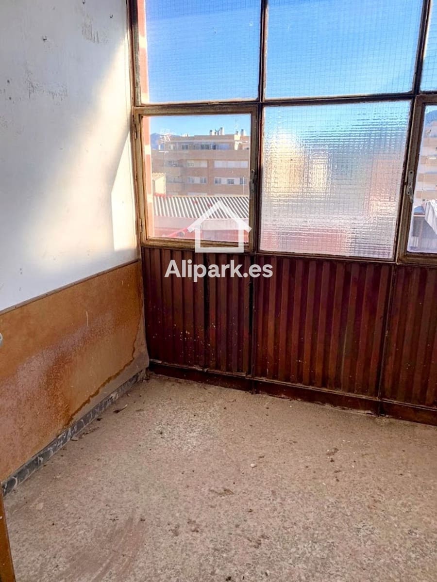 3 bedroom Flat for sale in Alcoy / Alcoi - € 48,000 (Ref: 9453330)