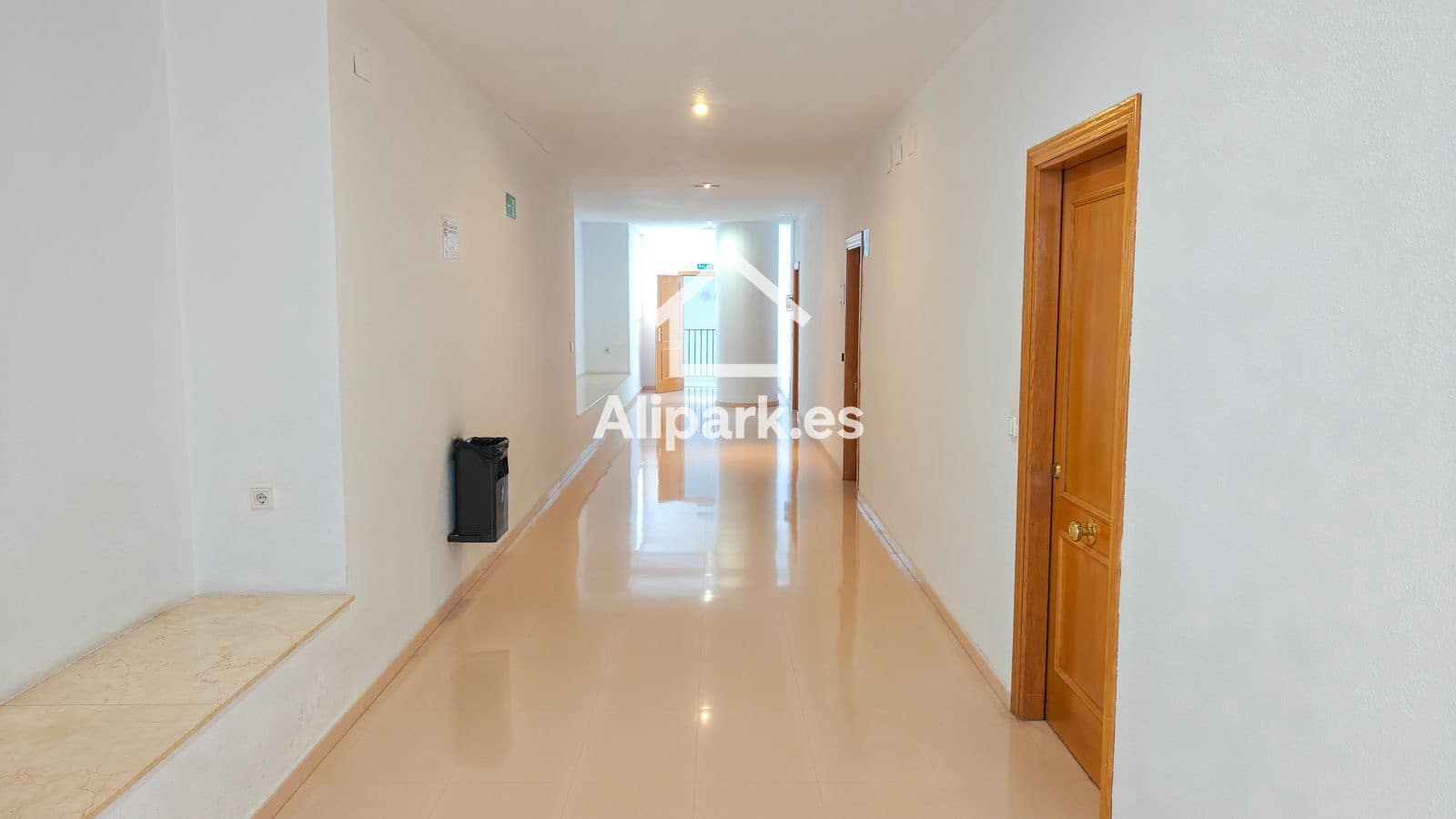 Office for rent in Alicante / Alacant city with garage - € 1,000 (Ref: 9453331)