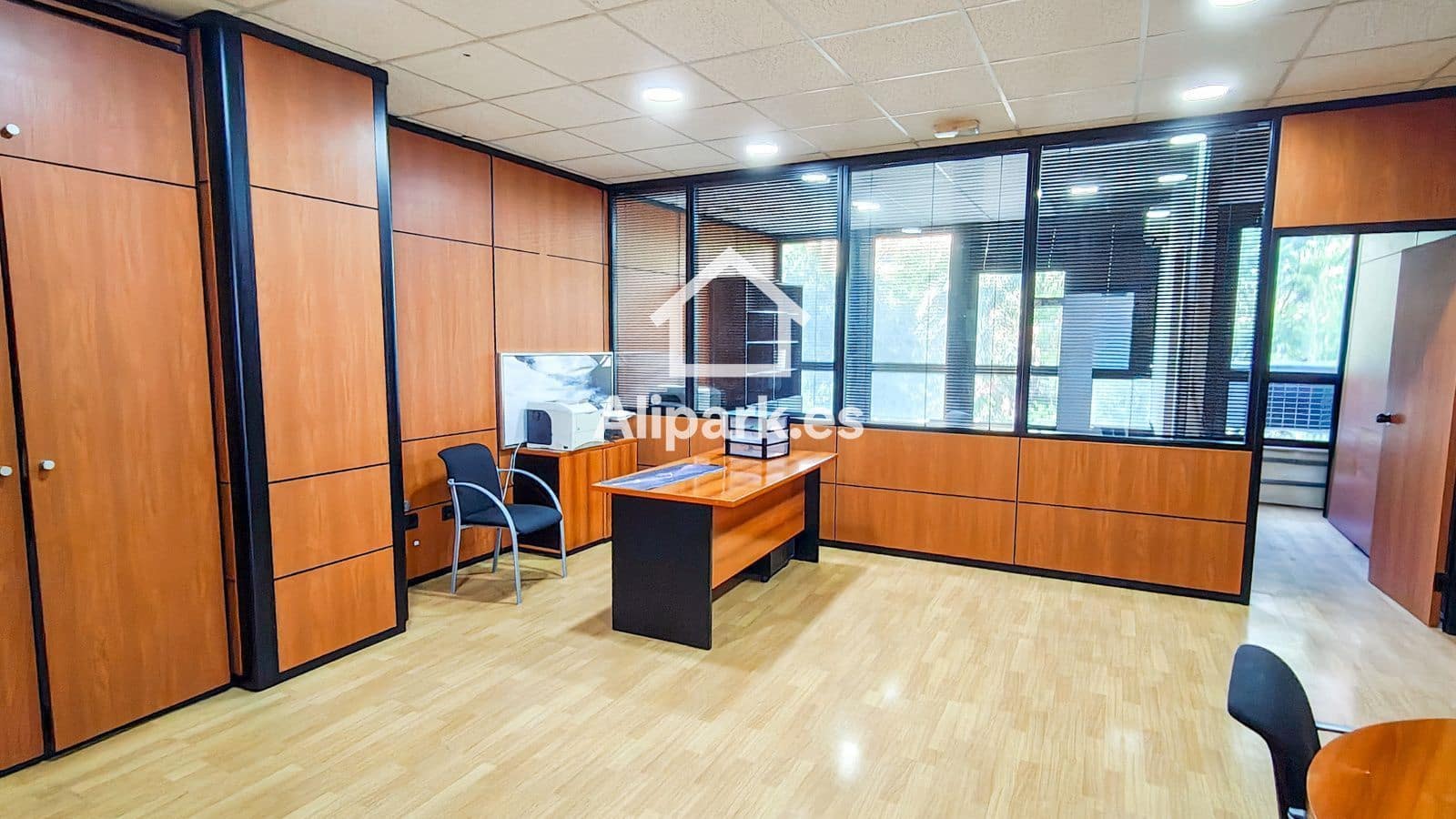 Office for rent in Alicante / Alacant city with garage - € 1,000 (Ref: 9453331)