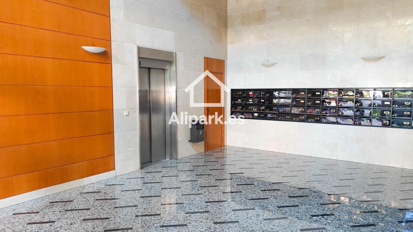 Office for rent in Alicante / Alacant city with garage - € 1,000 (Ref: 9453331)