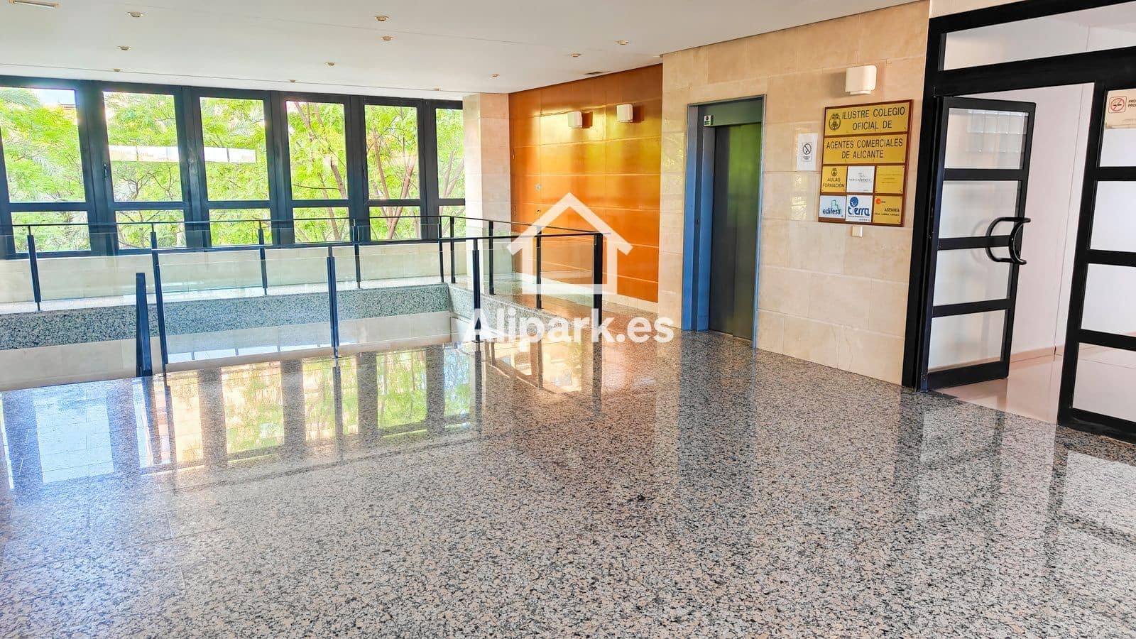 Office for rent in Alicante / Alacant city with garage - € 1,000 (Ref: 9453331)