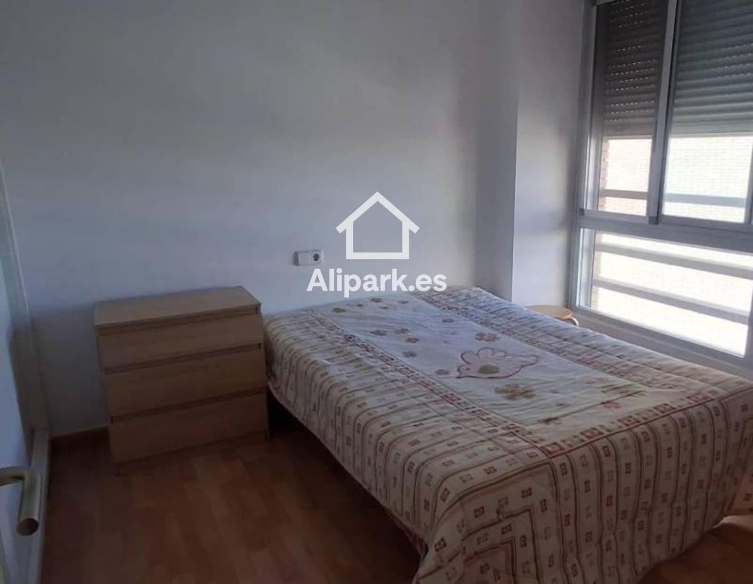 Piso de 3 habitaciones en Alicante / Alacant ciudad en alquiler - 1.200 € (Ref: 9453334)