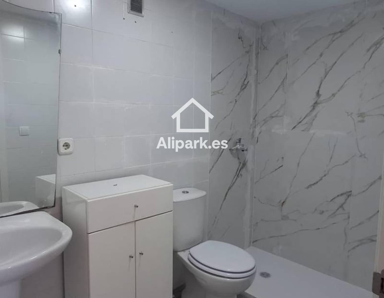 Piso de 3 habitaciones en Alicante / Alacant ciudad en alquiler - 1.200 € (Ref: 9453334)
