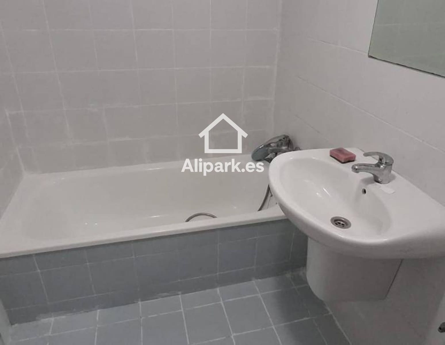 Piso de 3 habitaciones en Alicante / Alacant ciudad en alquiler - 1.200 € (Ref: 9453334)