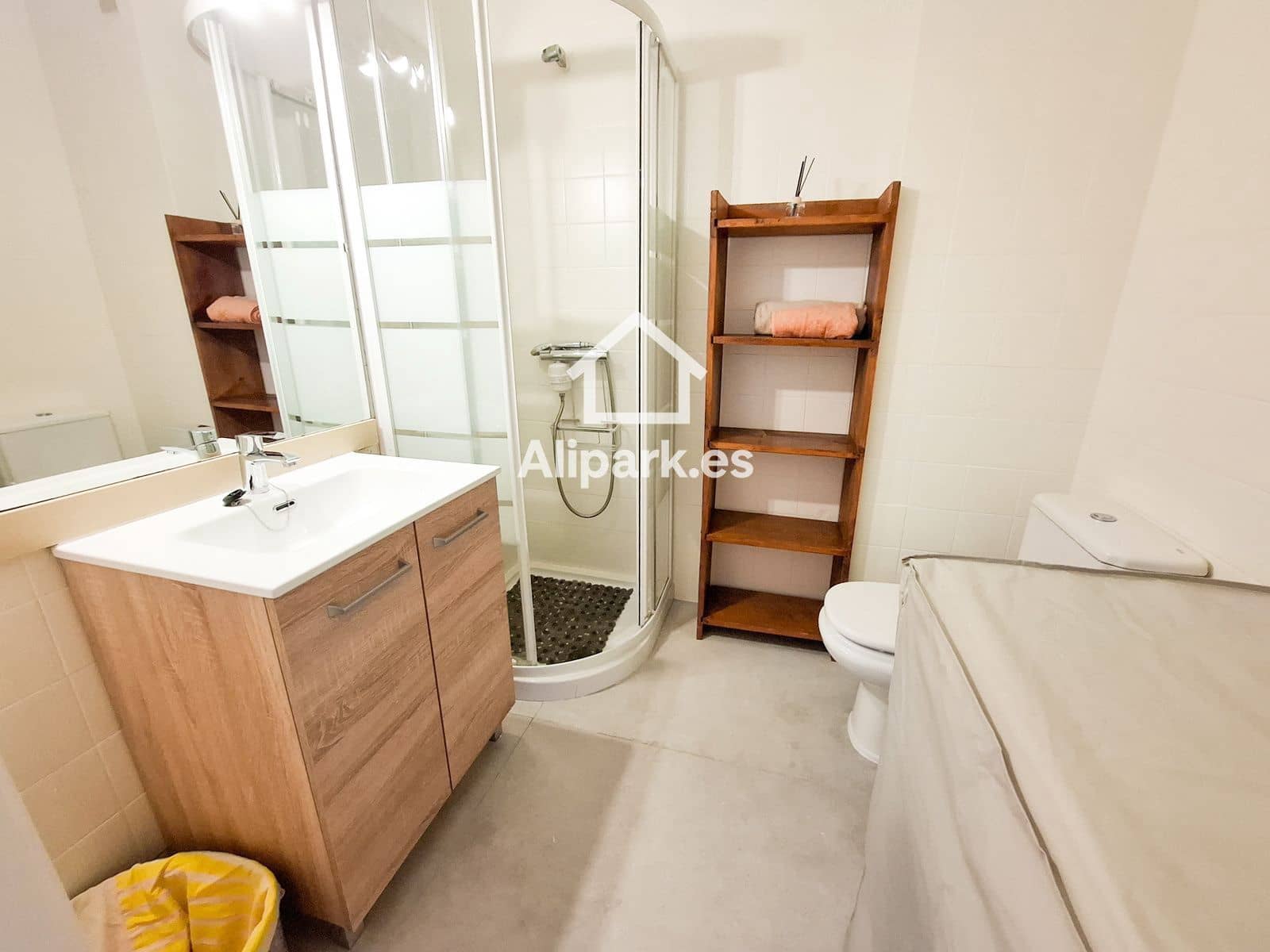 1 bedroom Flat for sale in Alicante / Alacant city with pool - € 220,000 (Ref: 9453337)