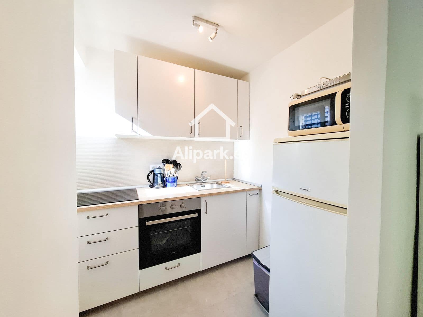 1 bedroom Flat for sale in Alicante / Alacant city with pool - € 220,000 (Ref: 9453337)