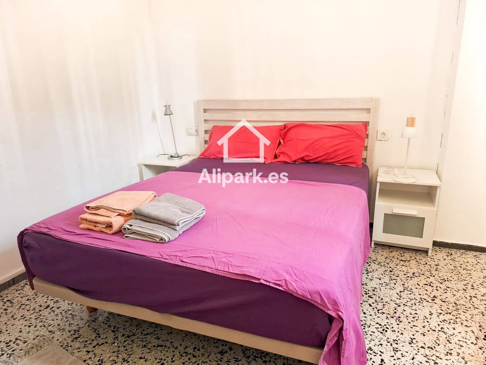 1 bedroom Flat for sale in Alicante / Alacant city with pool - € 220,000 (Ref: 9453337)