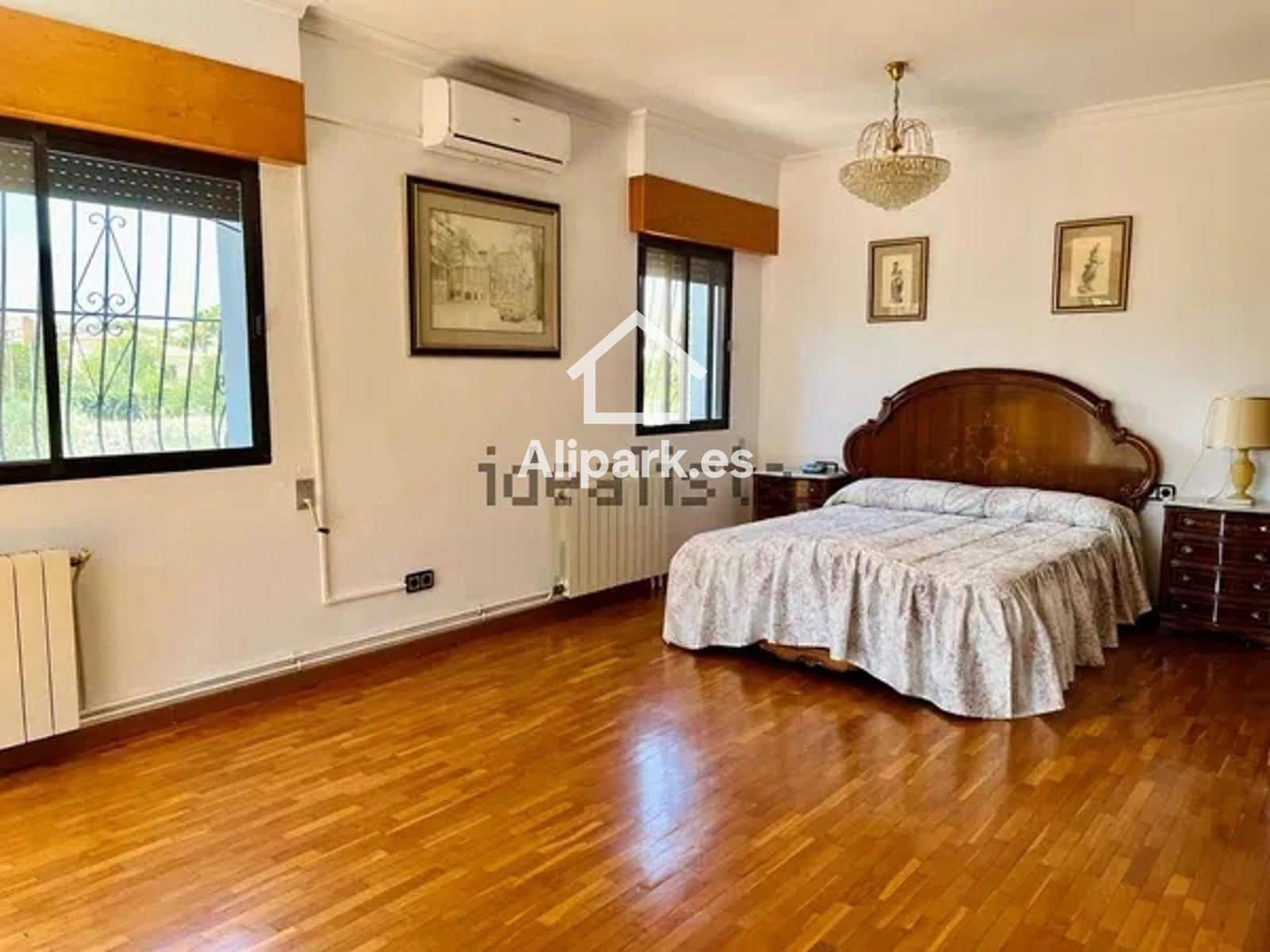 Chalet de 6 habitaciones en Alicante / Alacant ciudad en venta con piscina garaje - 485.000 € (Ref: 9453338)