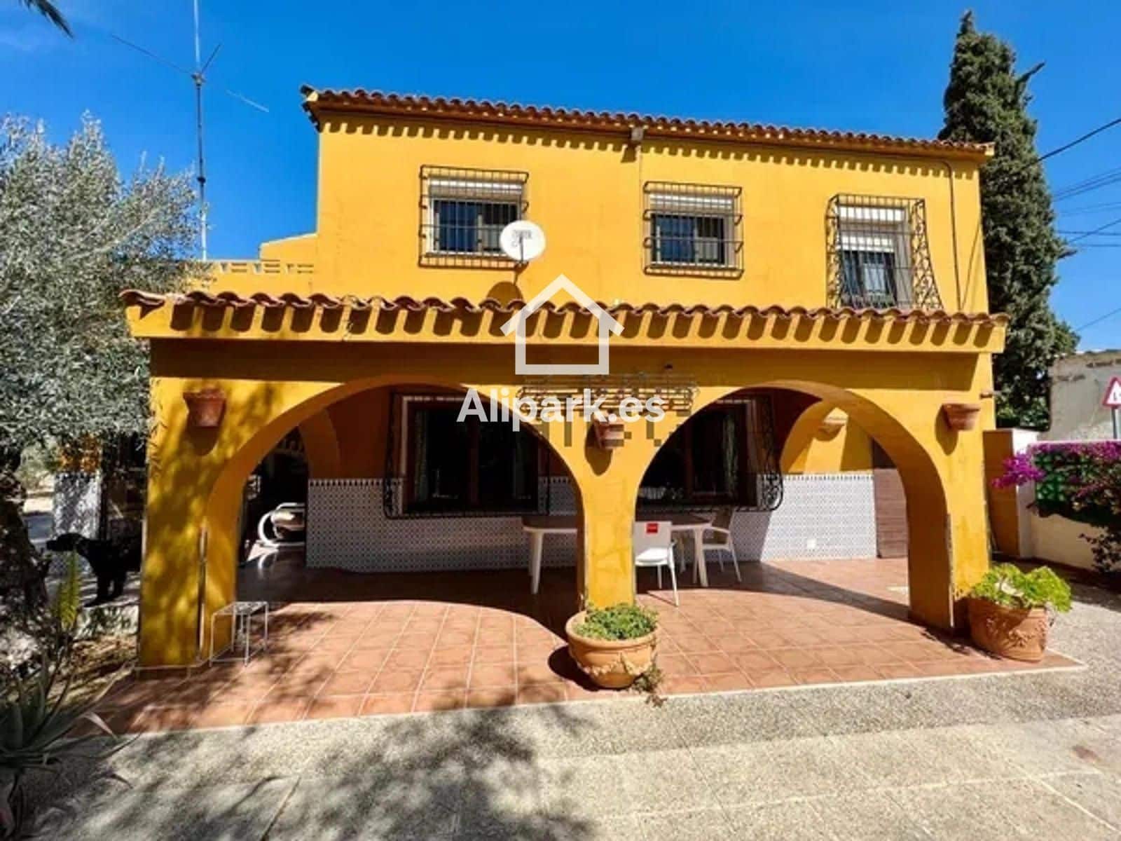 Chalet de 6 habitaciones en Alicante / Alacant ciudad en venta con piscina garaje - 485.000 € (Ref: 9453338)