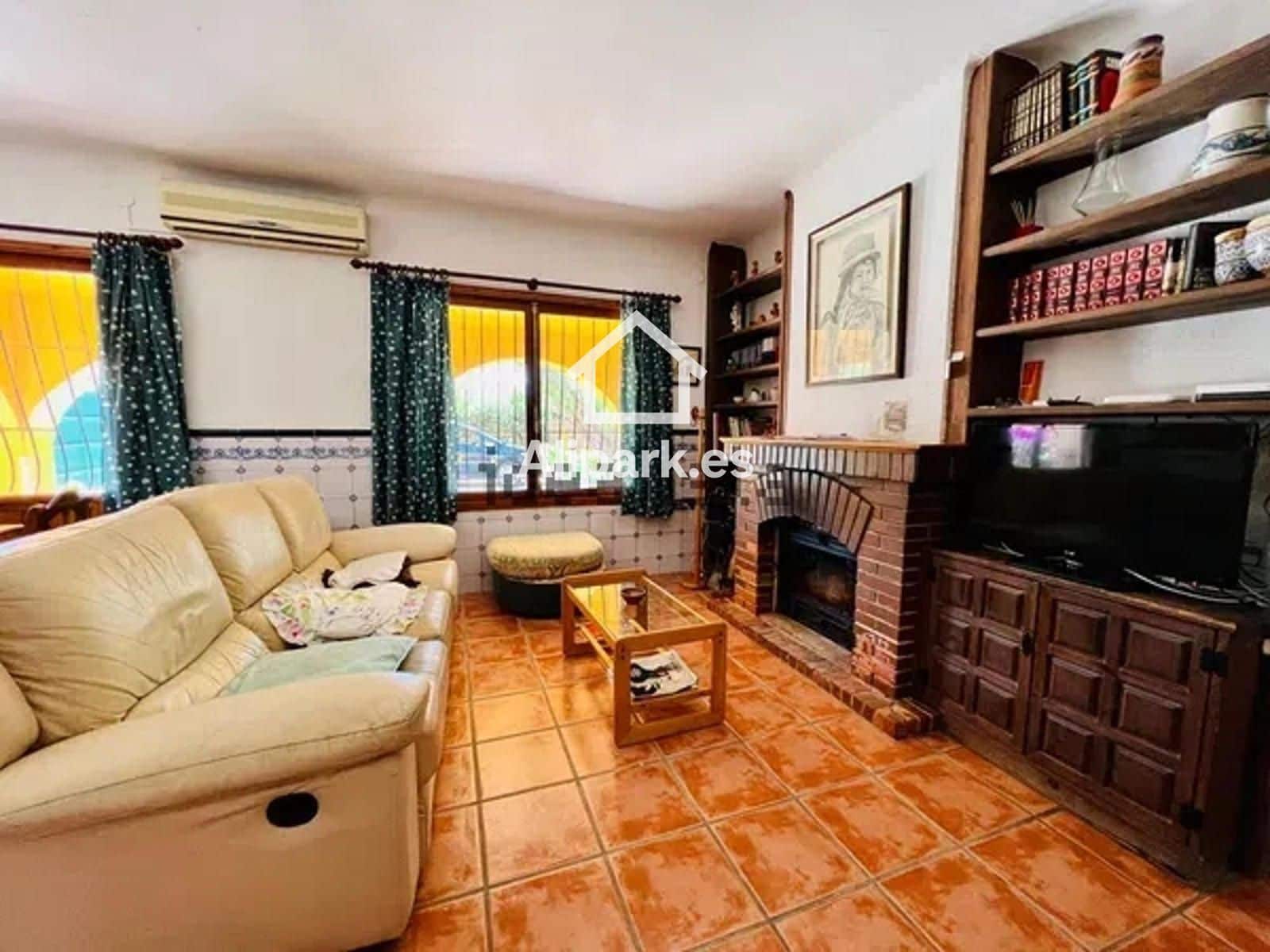 Chalet de 6 habitaciones en Alicante / Alacant ciudad en venta con piscina garaje - 485.000 € (Ref: 9453338)