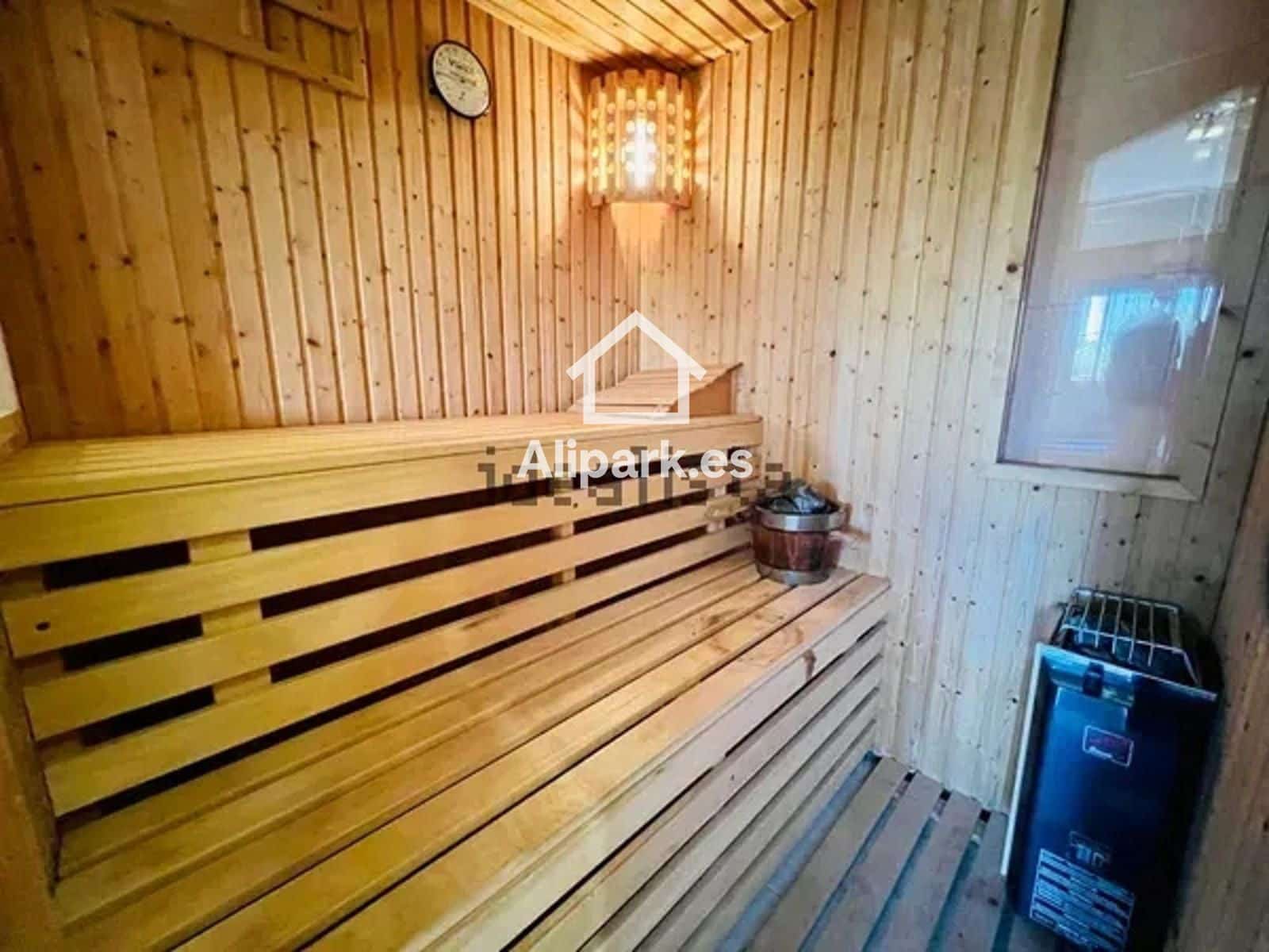 Chalet de 6 habitaciones en Alicante / Alacant ciudad en venta con piscina garaje - 485.000 € (Ref: 9453338)