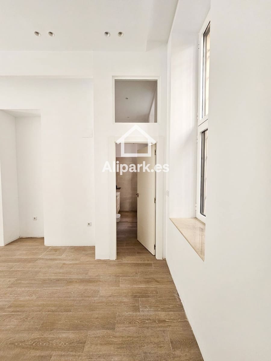 Erhverv til salg i Alicante by - € 137.000 (Ref: 9453340)