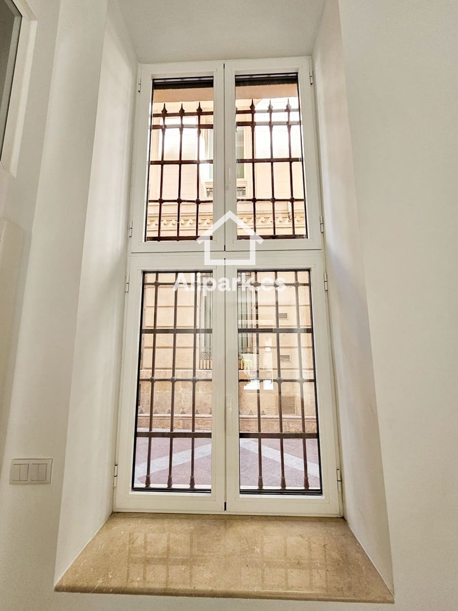 Erhverv til salg i Alicante by - € 137.000 (Ref: 9453340)