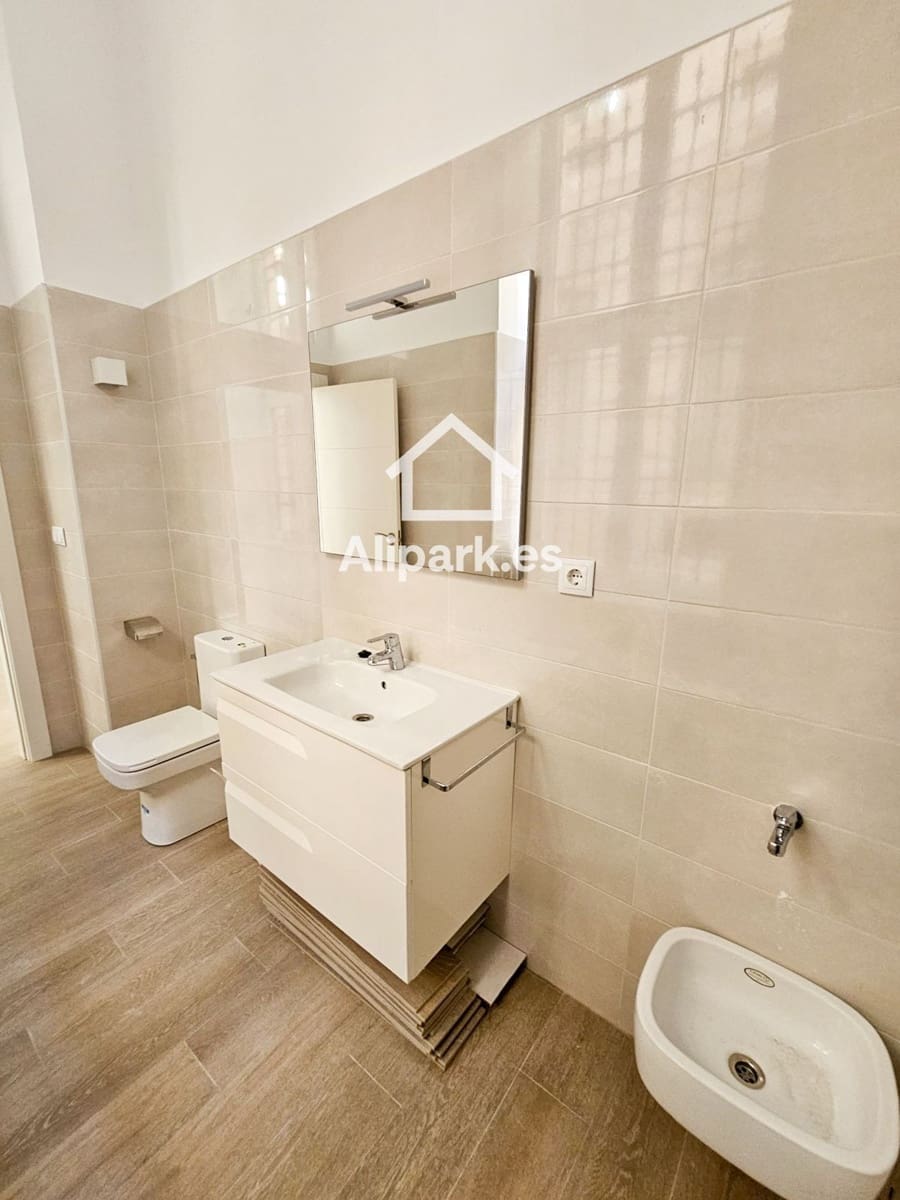 Erhverv til salg i Alicante by - € 137.000 (Ref: 9453340)