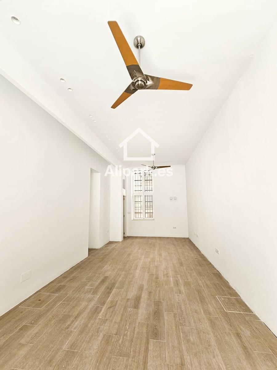 Erhverv til salg i Alicante by - € 137.000 (Ref: 9453340)