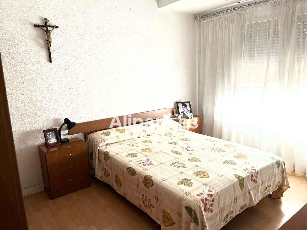 3 bedroom Flat for sale in Alicante / Alacant city - € 139,000 (Ref: 9453341)
