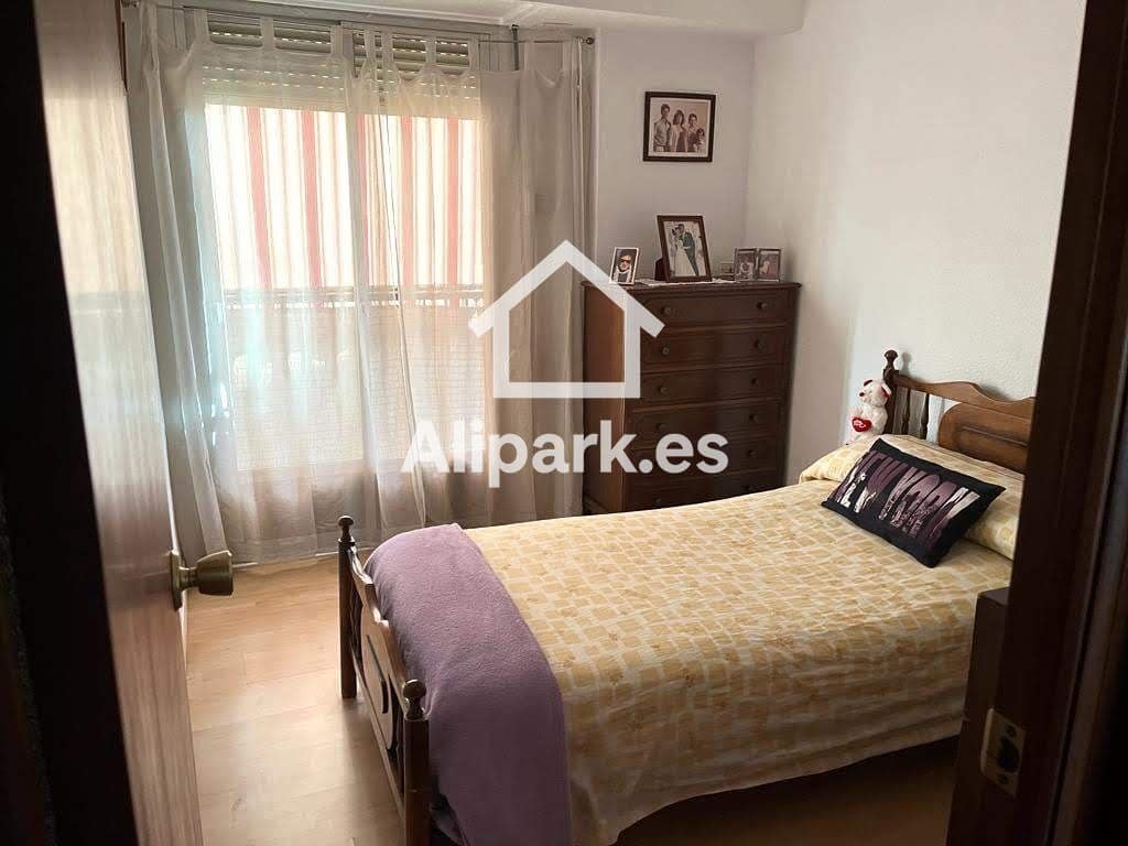 3 bedroom Flat for sale in Alicante / Alacant city - € 139,000 (Ref: 9453341)