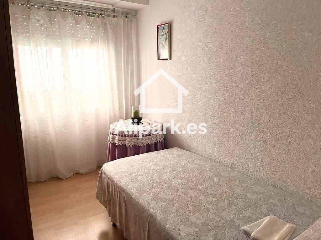 3 bedroom Flat for sale in Alicante / Alacant city - € 139,000 (Ref: 9453341)