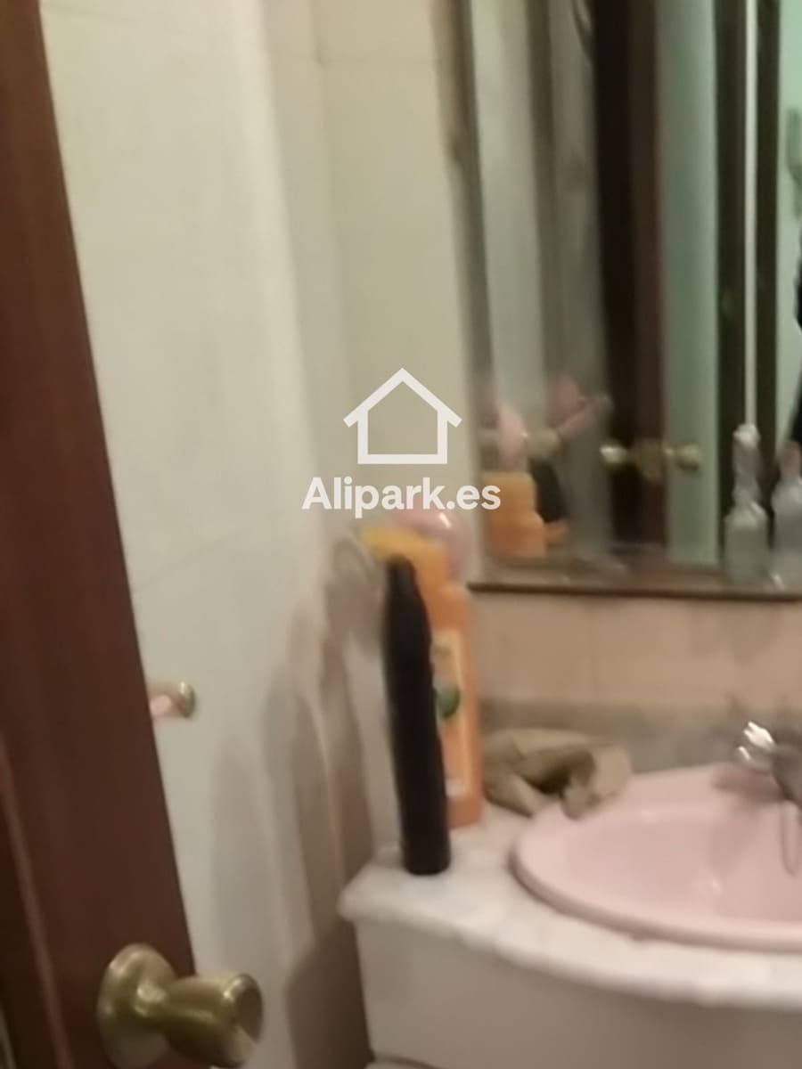 3 bedroom Flat for sale in Alicante / Alacant city - € 139,000 (Ref: 9453341)