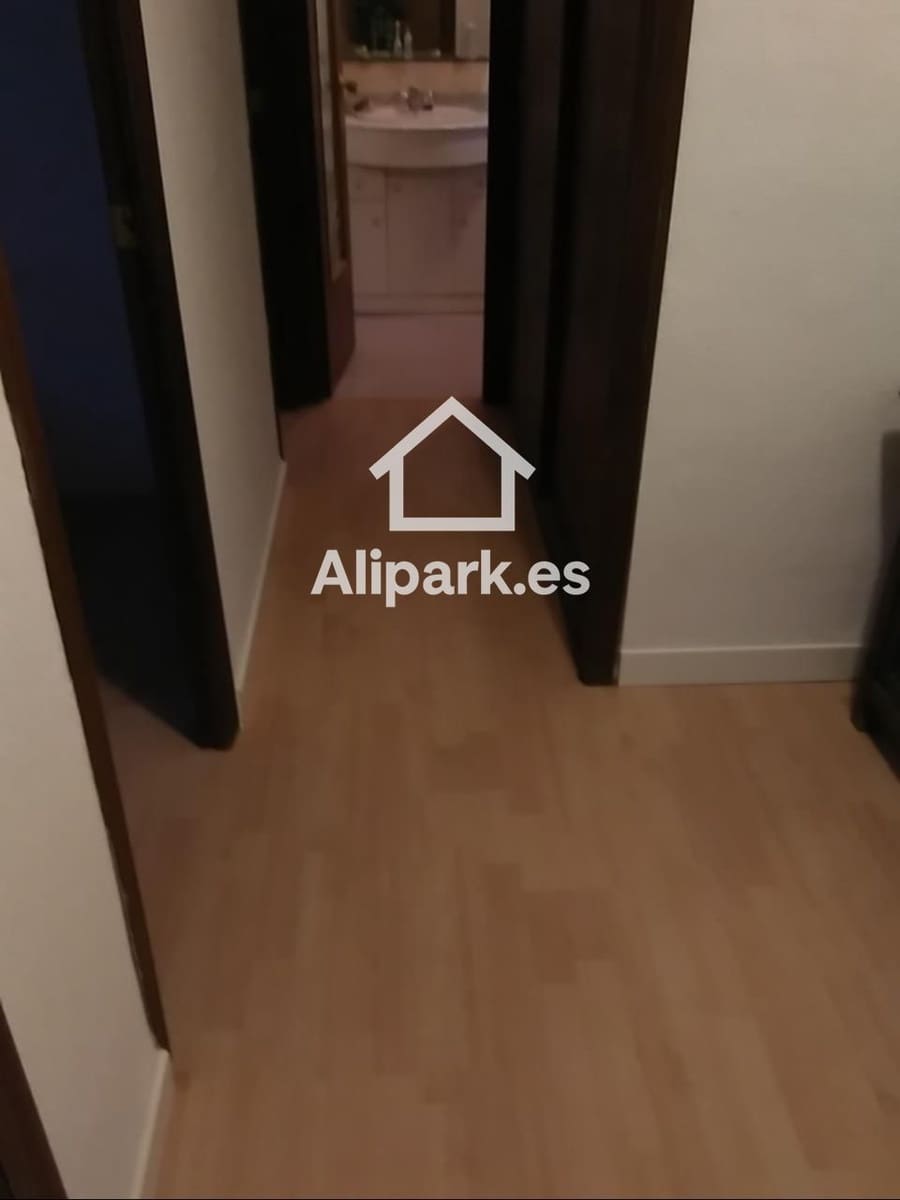 3 bedroom Flat for sale in Alicante / Alacant city - € 139,000 (Ref: 9453341)