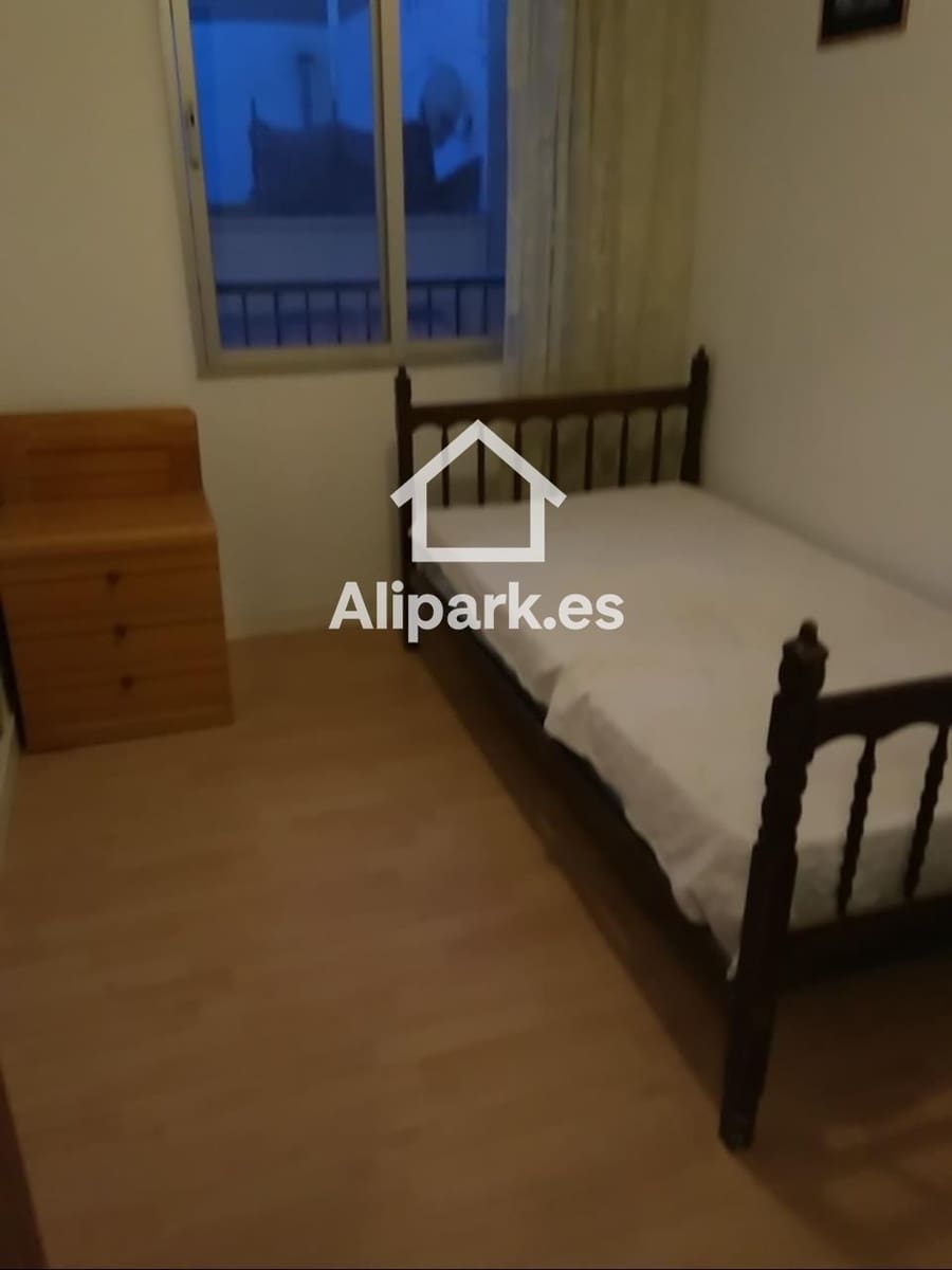 3 bedroom Flat for sale in Alicante / Alacant city - € 139,000 (Ref: 9453341)