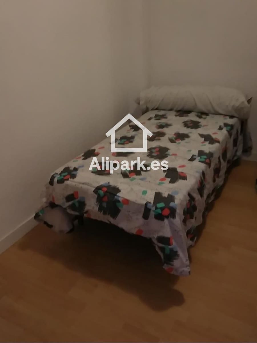 3 bedroom Flat for sale in Alicante / Alacant city - € 139,000 (Ref: 9453341)