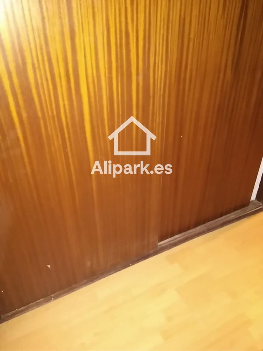 3 bedroom Flat for sale in Alicante / Alacant city - € 139,000 (Ref: 9453341)