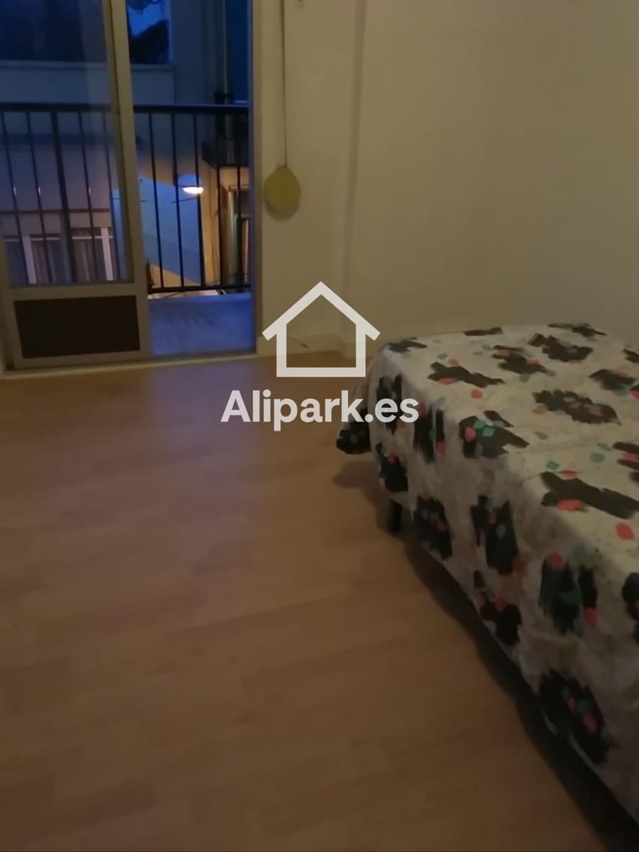 3 bedroom Flat for sale in Alicante / Alacant city - € 139,000 (Ref: 9453341)