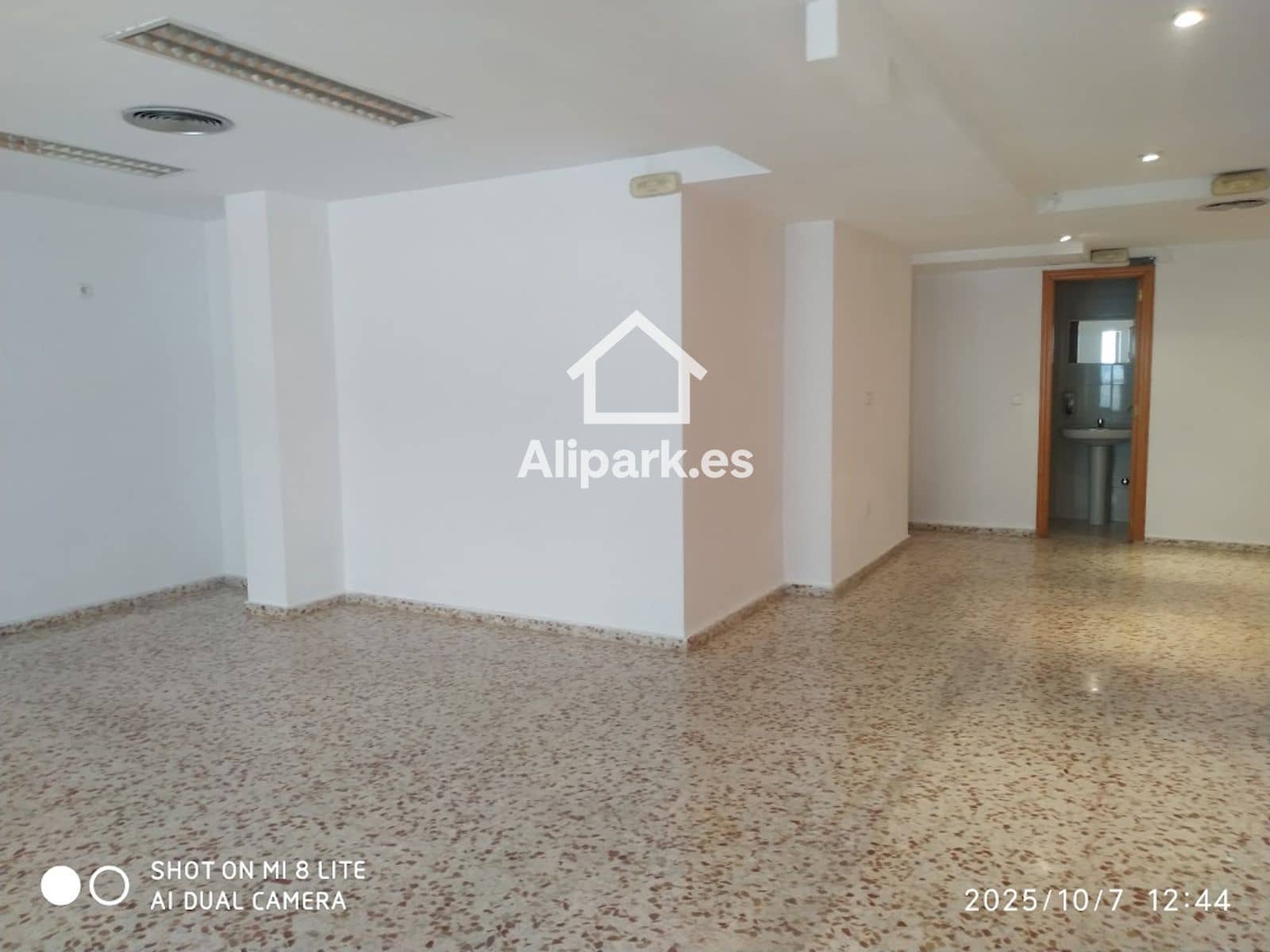 Erhverv til salg i Elche / Elx - € 85.000 (Ref: 9453346)