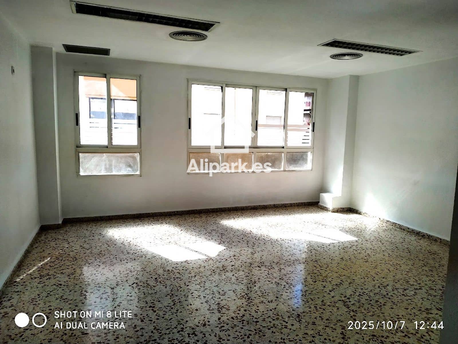 Erhverv til salg i Elche / Elx - € 85.000 (Ref: 9453346)