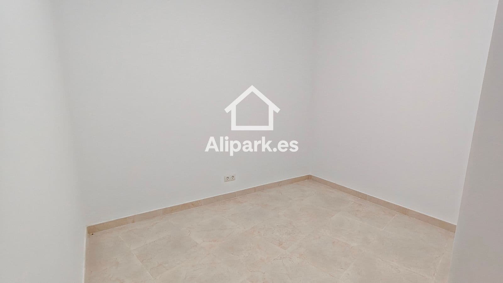 Local Comercial en Alicante / Alacant ciudad en venta - 145.000 € (Ref: 9453349)