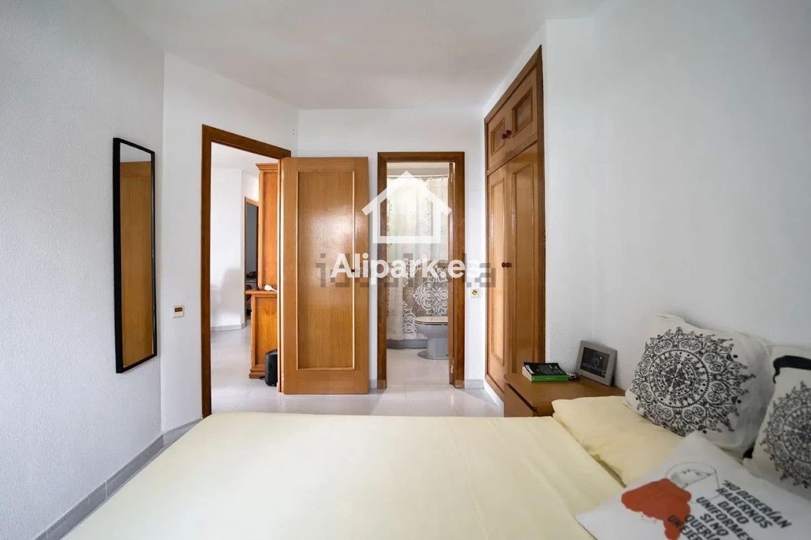 2 bedroom Flat for sale in Alicante / Alacant city with pool garage - € 269,000 (Ref: 9453350)