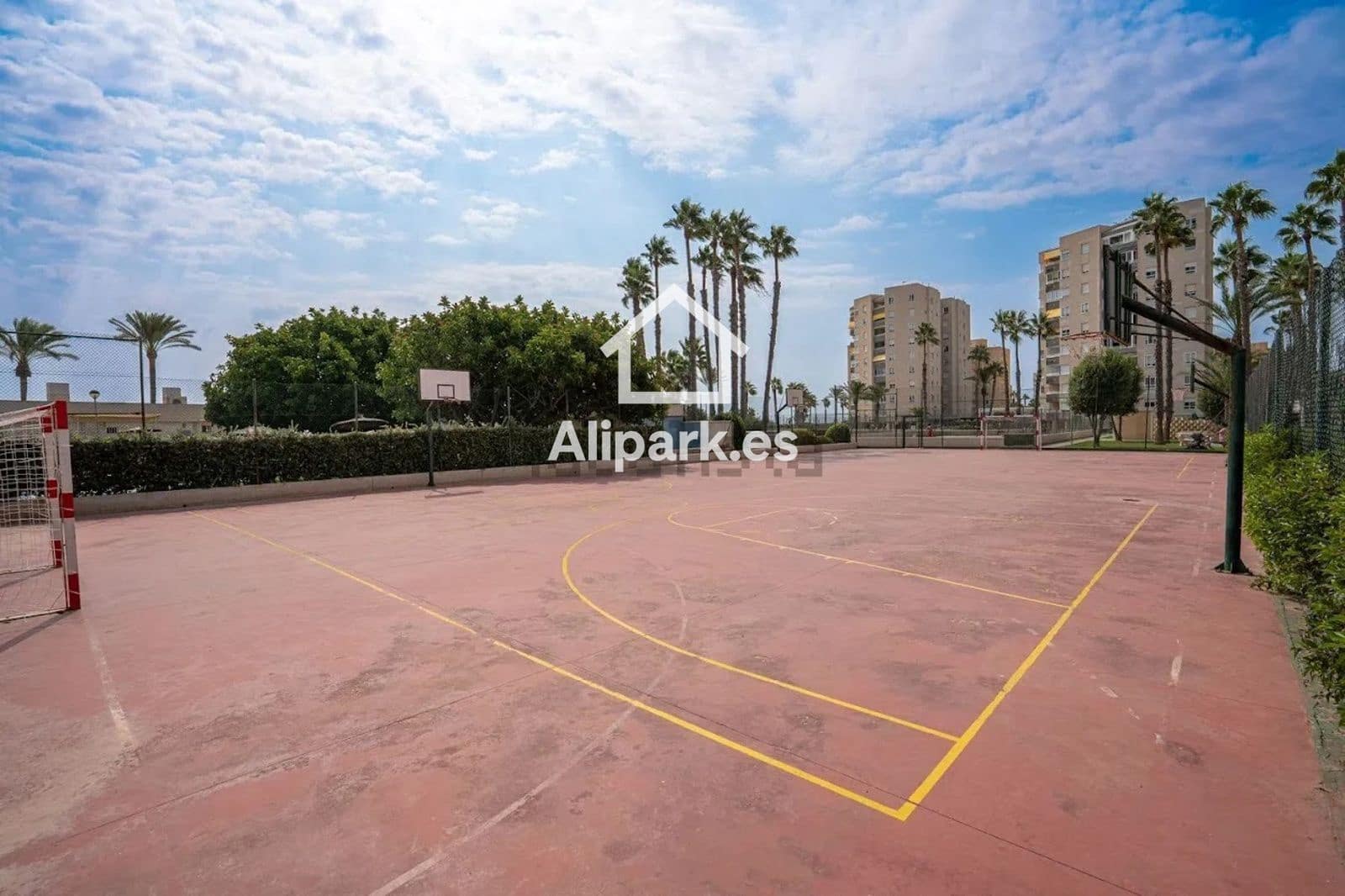 2 bedroom Flat for sale in Alicante / Alacant city with pool garage - € 269,000 (Ref: 9453350)