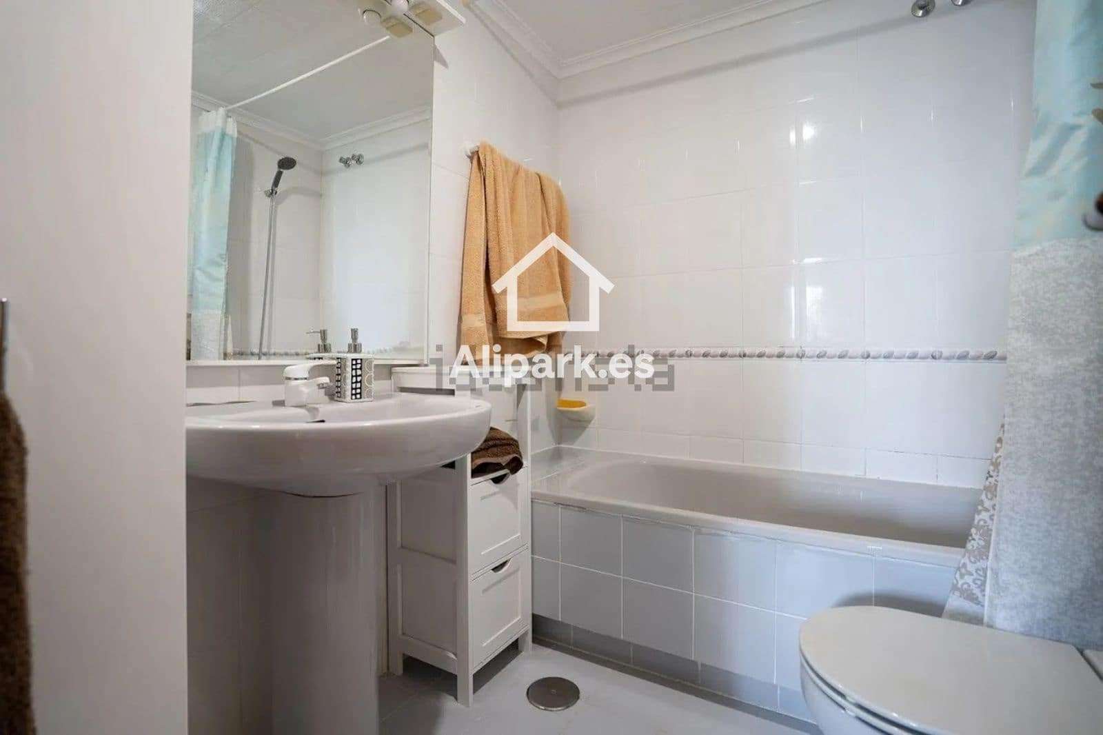 2 bedroom Flat for sale in Alicante / Alacant city with pool garage - € 269,000 (Ref: 9453350)