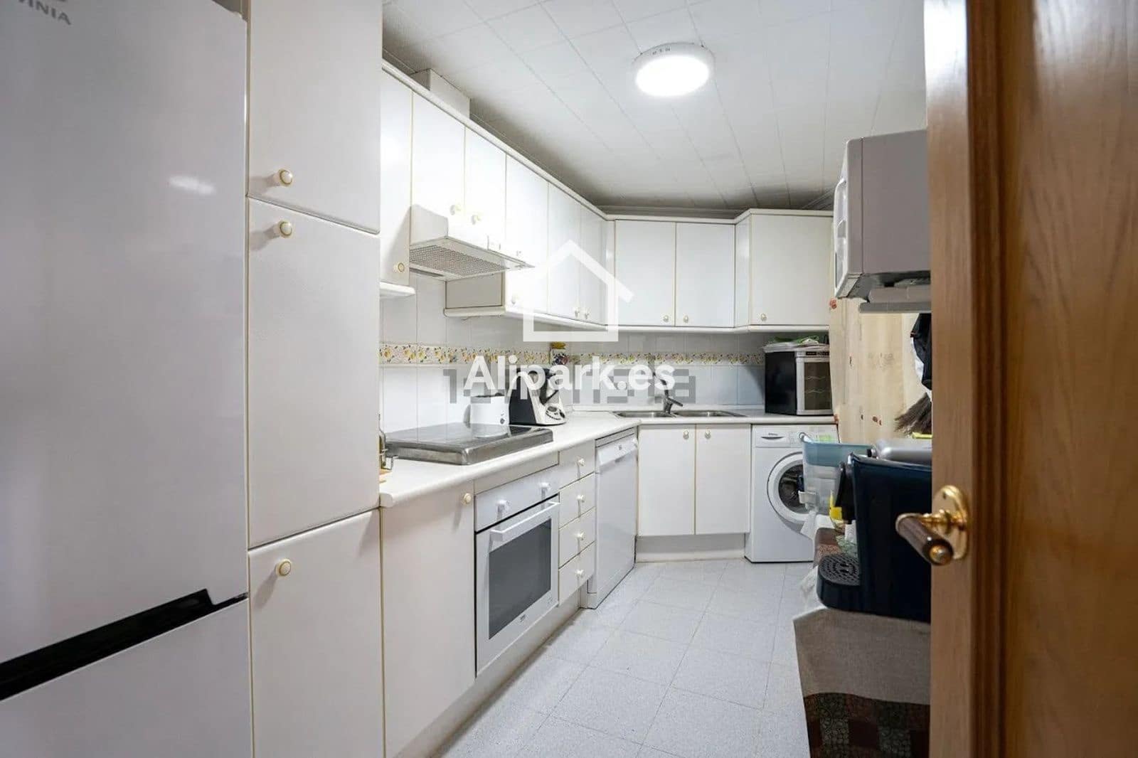 2 bedroom Flat for sale in Alicante / Alacant city with pool garage - € 269,000 (Ref: 9453350)