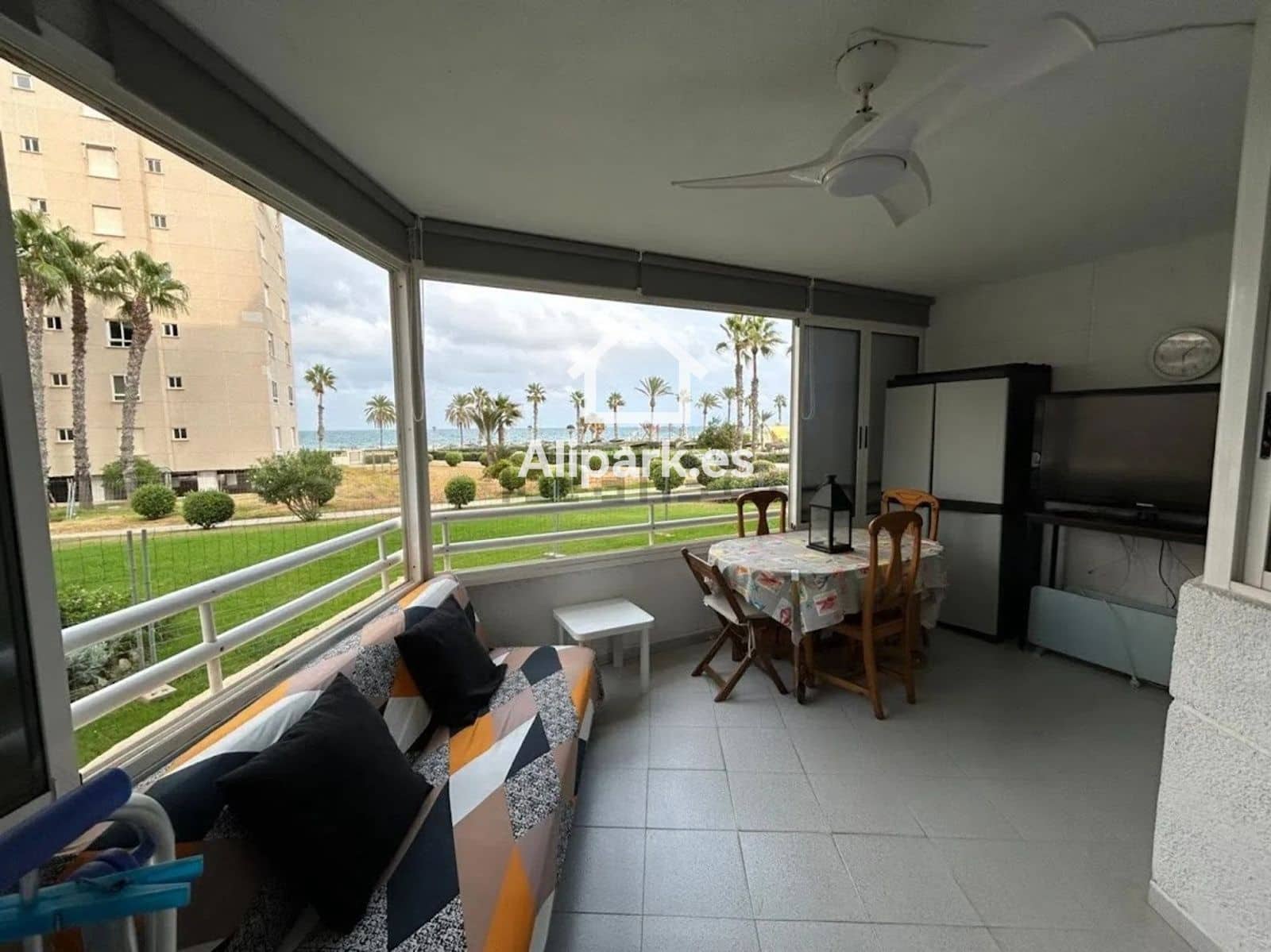 2 bedroom Flat for sale in Alicante / Alacant city with pool garage - € 269,000 (Ref: 9453350)