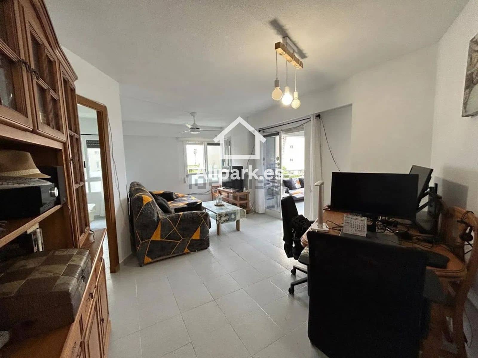 2 bedroom Flat for sale in Alicante / Alacant city with pool garage - € 269,000 (Ref: 9453350)