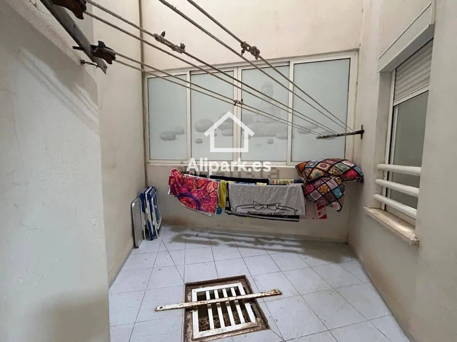 2 bedroom Flat for sale in Alicante / Alacant city with pool garage - € 269,000 (Ref: 9453350)