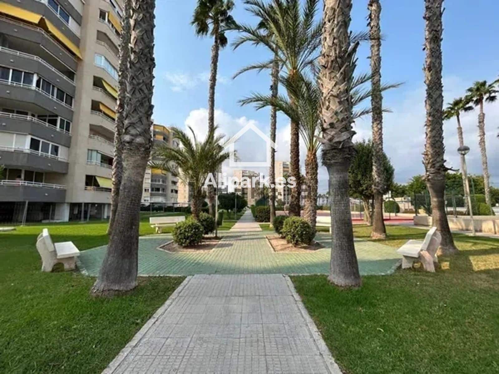 2 bedroom Flat for sale in Alicante / Alacant city with pool garage - € 269,000 (Ref: 9453350)