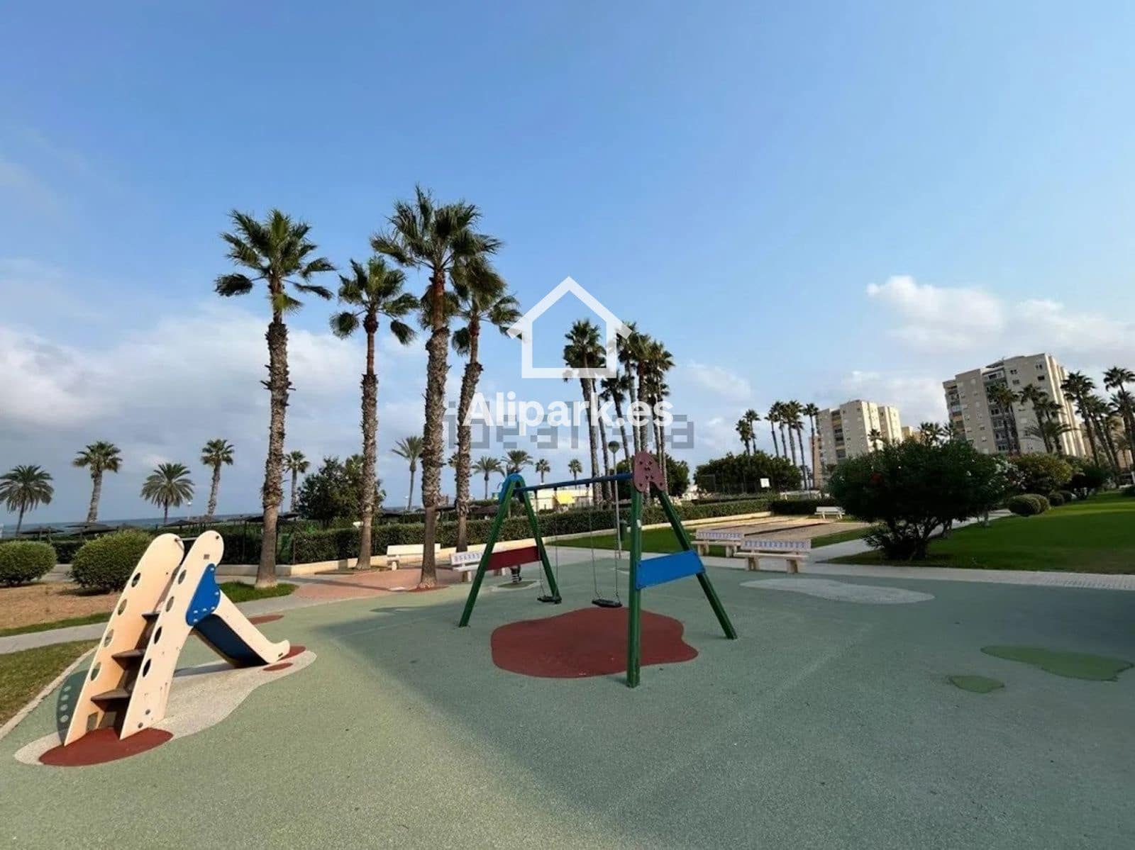 2 bedroom Flat for sale in Alicante / Alacant city with pool garage - € 269,000 (Ref: 9453350)