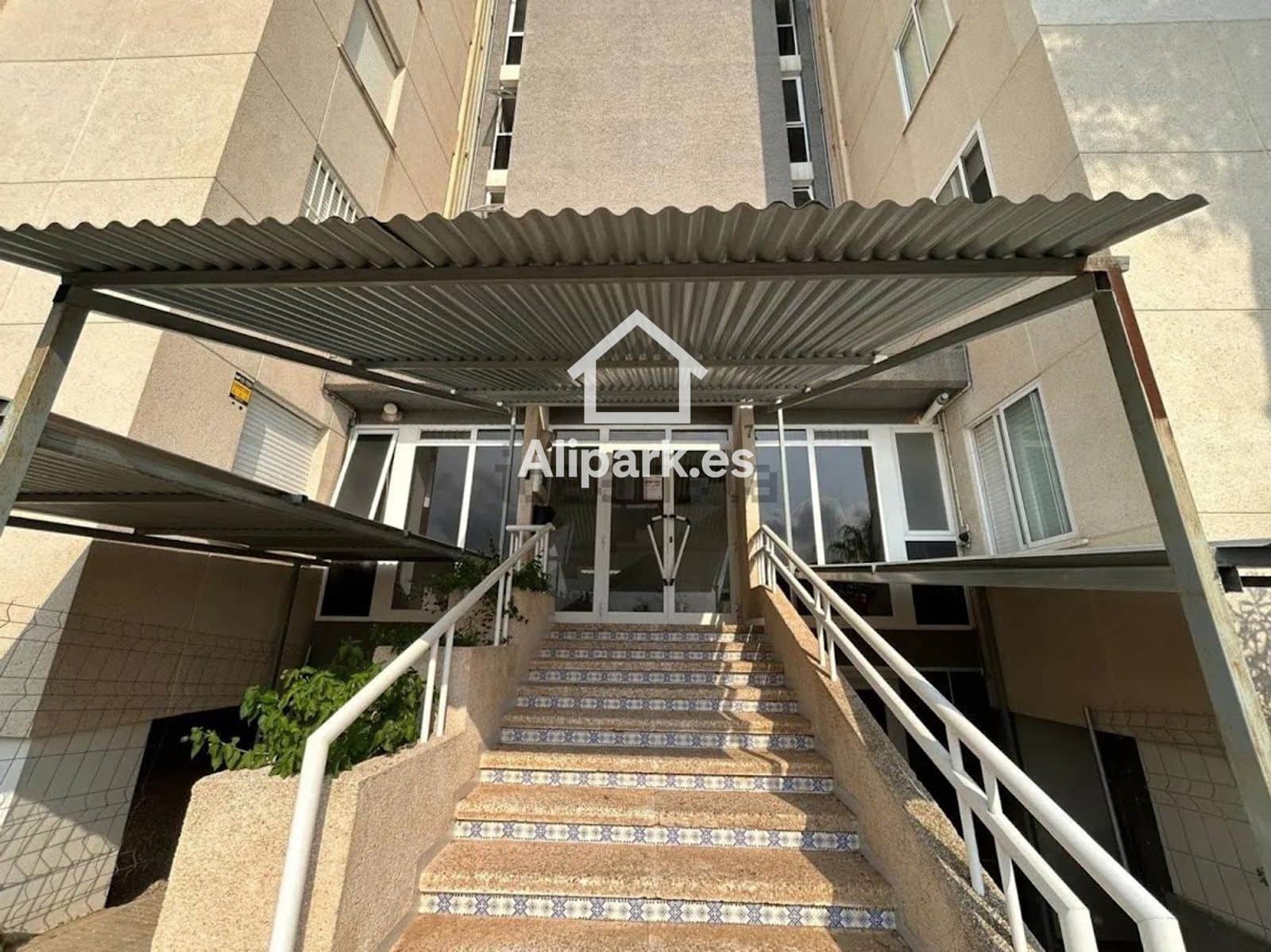 2 bedroom Flat for sale in Alicante / Alacant city with pool garage - € 269,000 (Ref: 9453350)