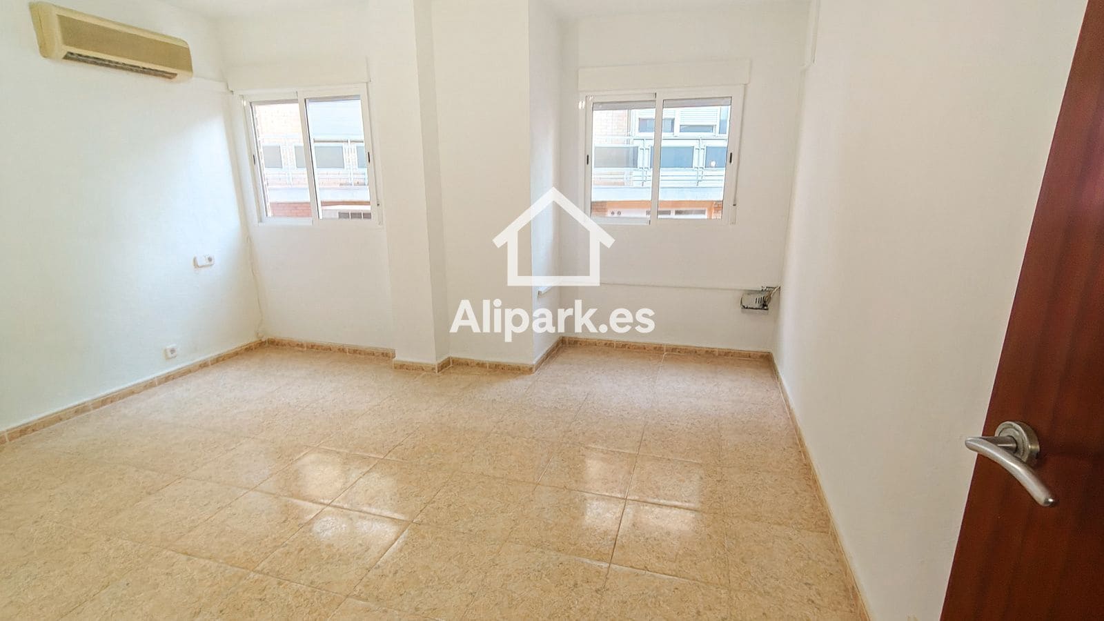2 slaapkamer Flat te koop in Alicante stad - € 190.000 (Ref: 9453353)