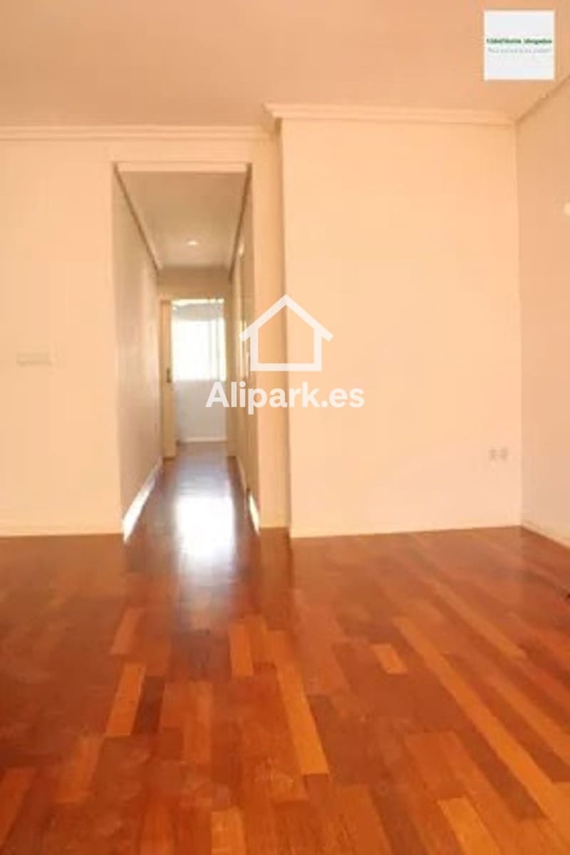 Ático de 2 habitaciones en Alicante / Alacant ciudad en alquiler con garaje - 1.250 € (Ref: 9453354)