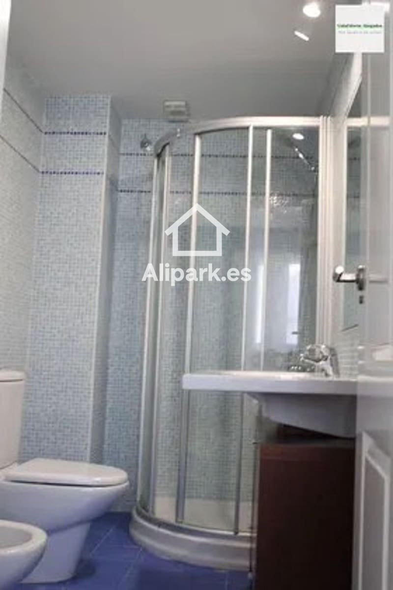 Ático de 2 habitaciones en Alicante / Alacant ciudad en alquiler con garaje - 1.250 € (Ref: 9453354)